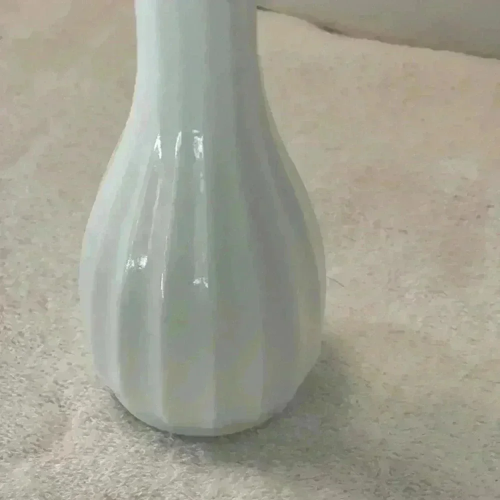 CLC & Co Milkglass Budvase